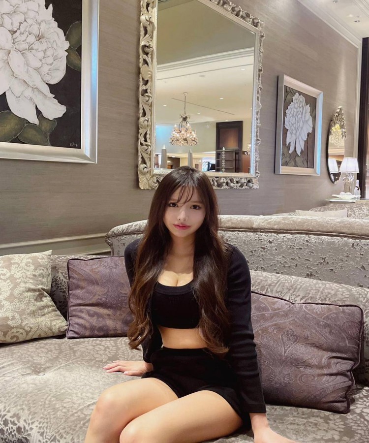 妻子初次接受三人行小说,热播电影推荐